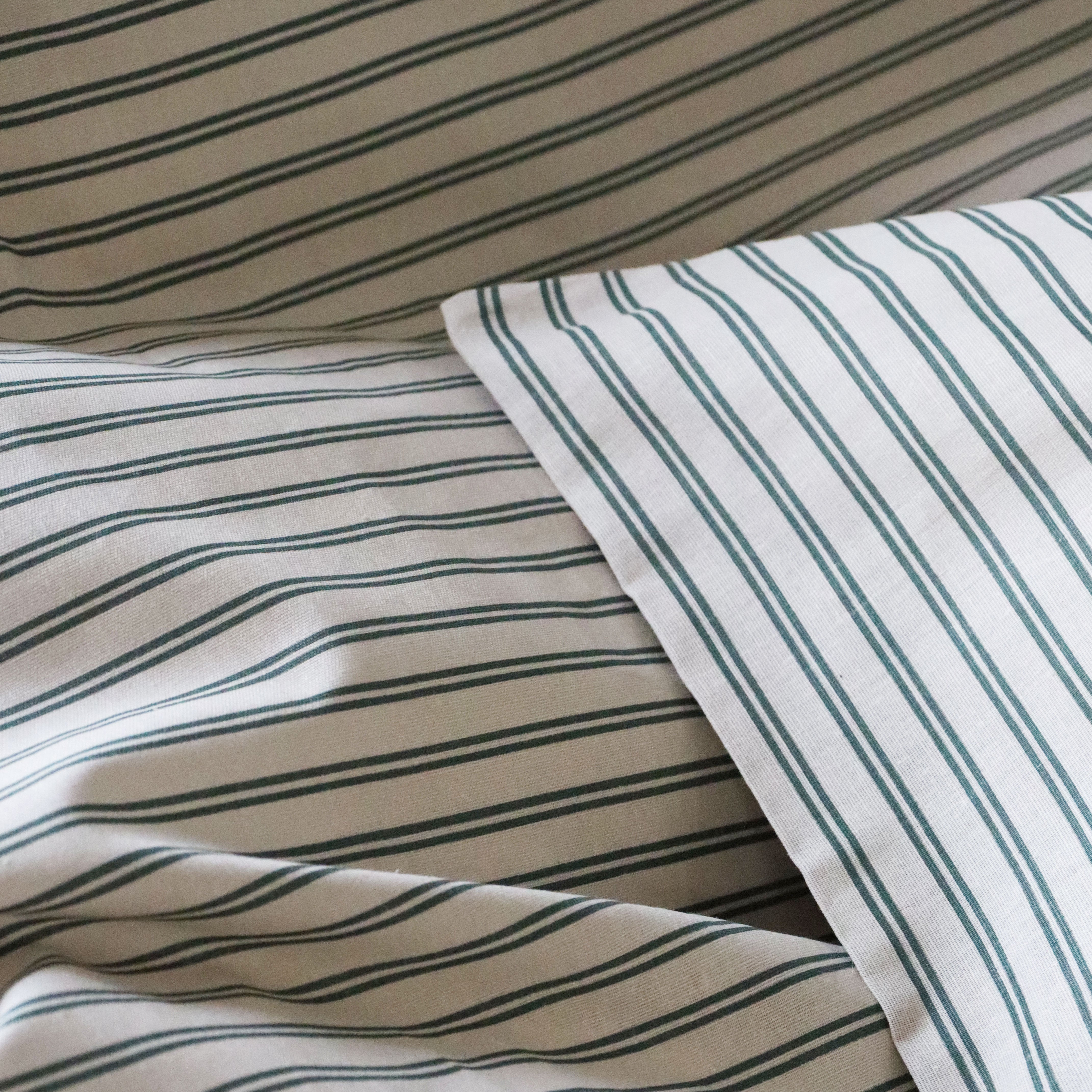 nuuroo By Mats - Baby sengetøj Lagen Green Double Stripe