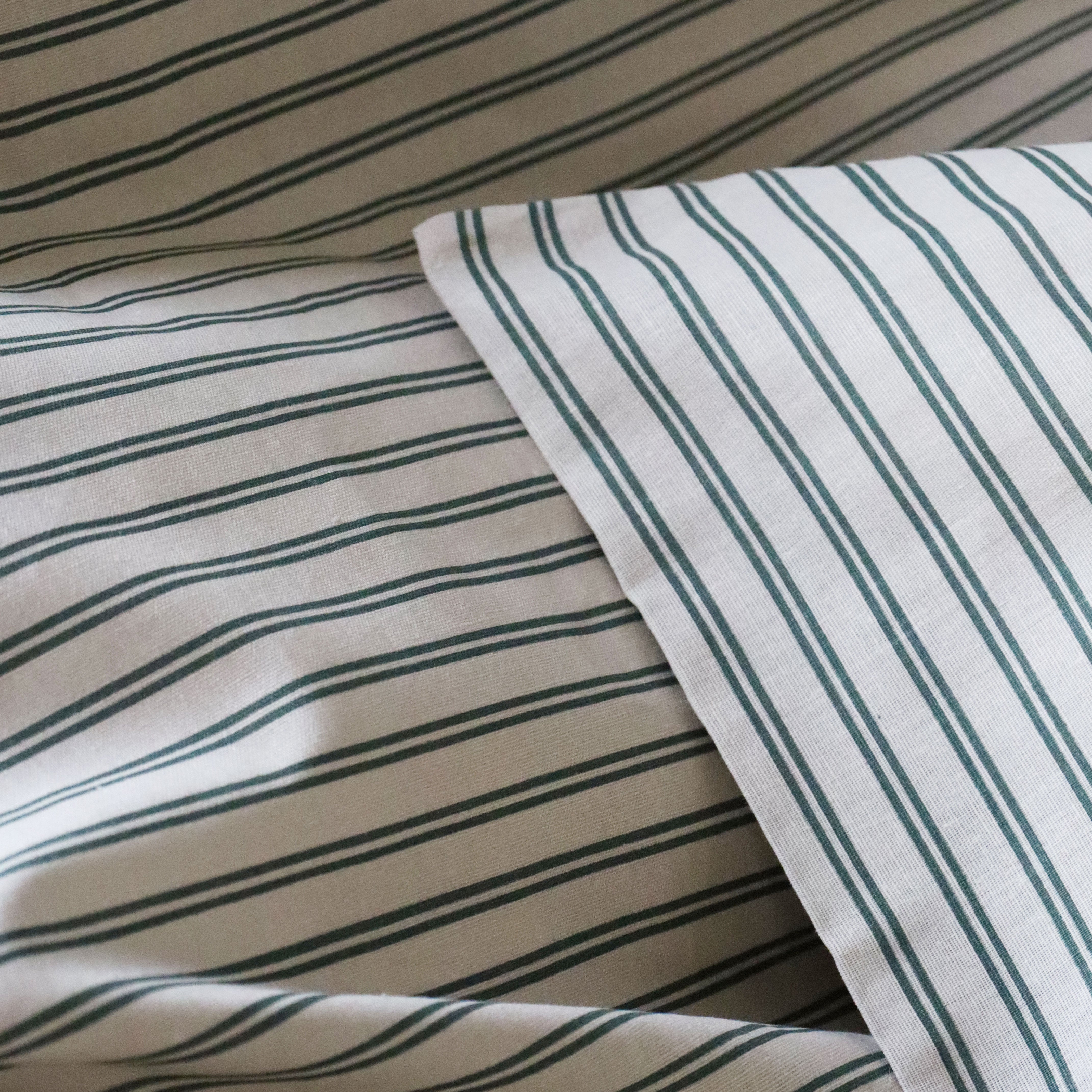 nuuroo By Mats - Junior sengetøj Lagen Green Double Stripe