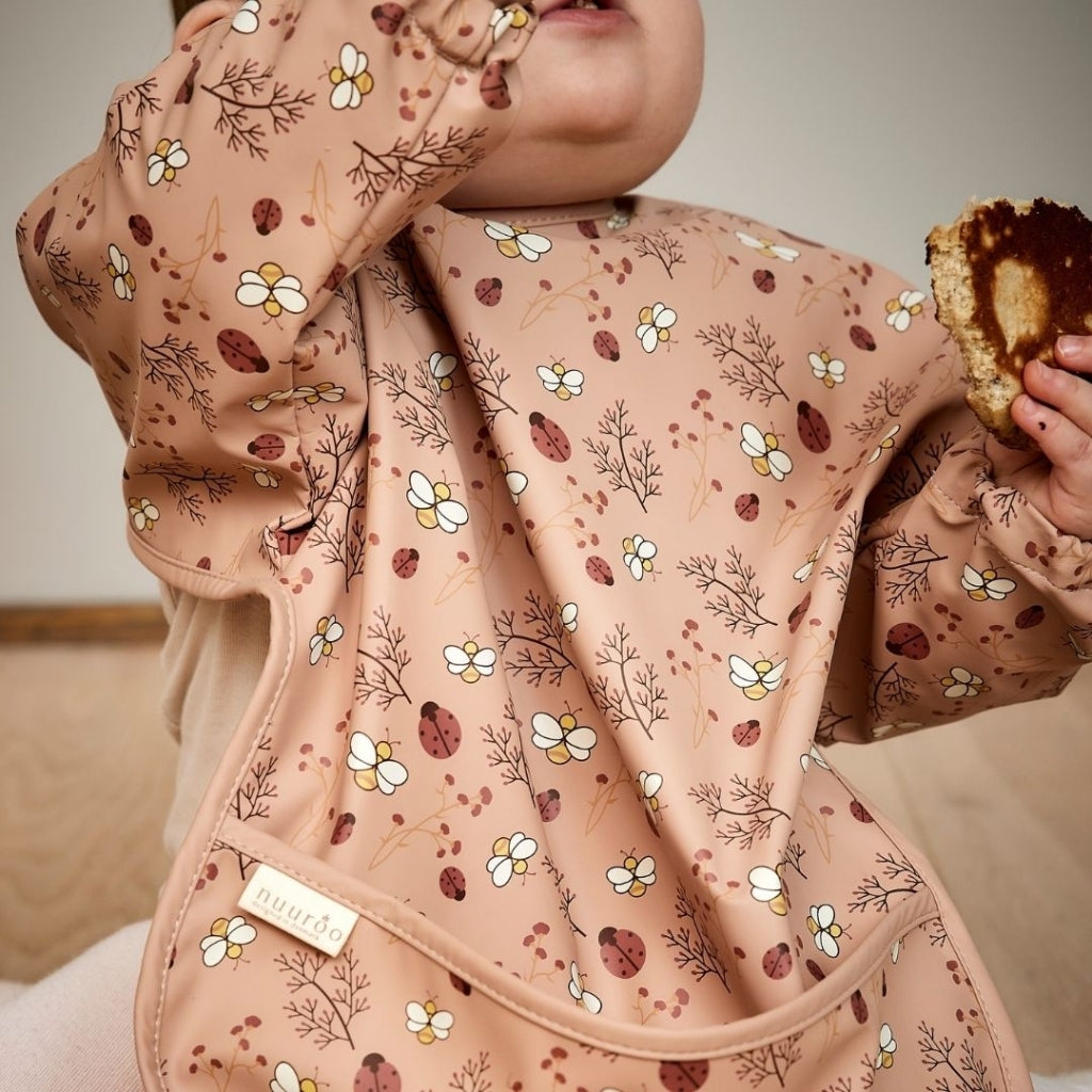 nuuroo Luna spiseforklæde Hagesmæk Sand - Flower bee