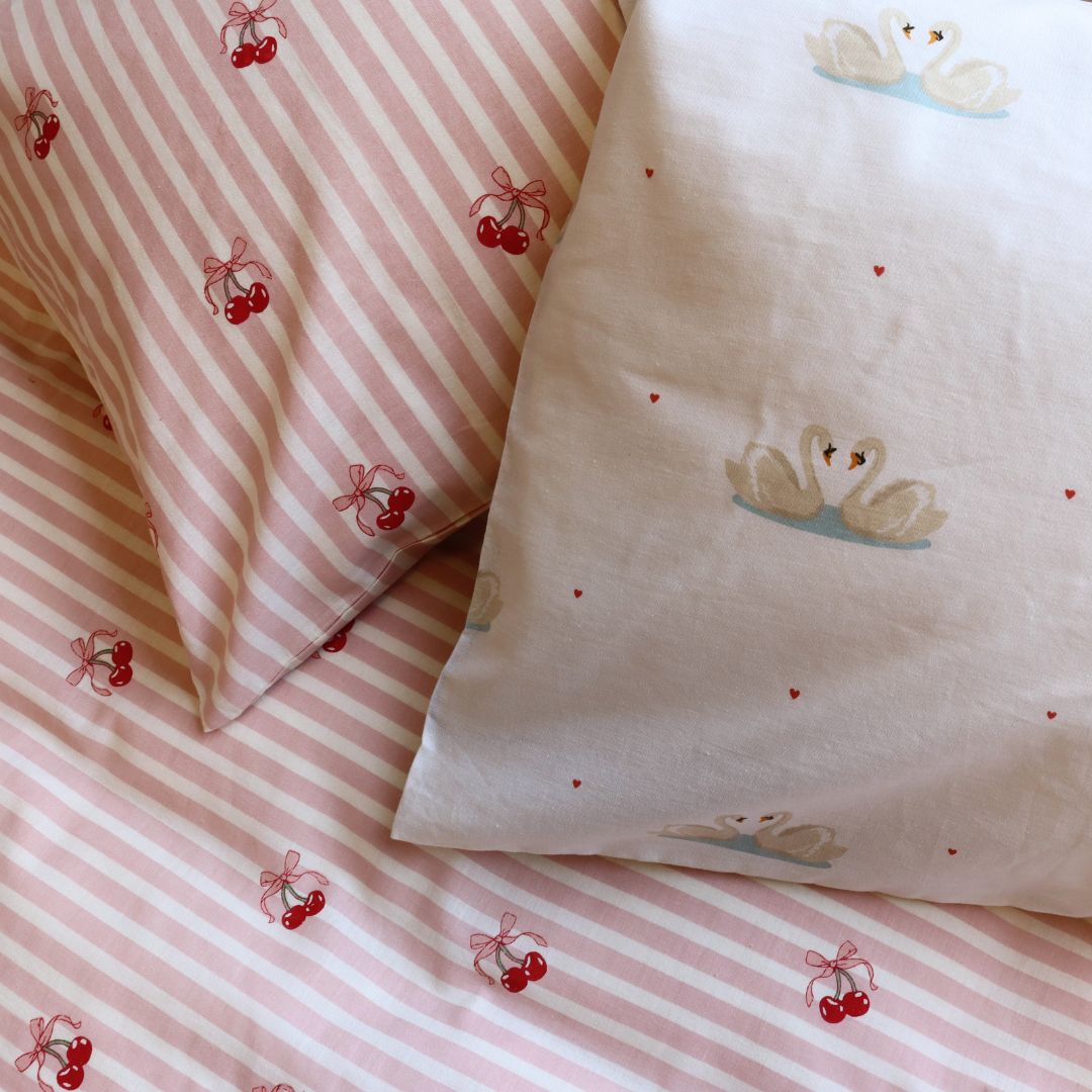 nuuroo By Mats - Baby sengetøj Sengetøj Cherry bow