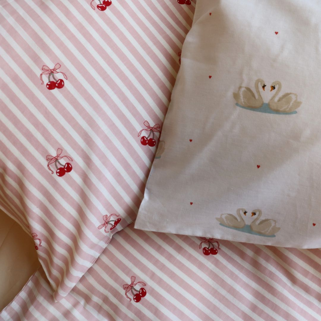 nuuroo By Mats - Junior sengetøj Sengetøj Cherry bow