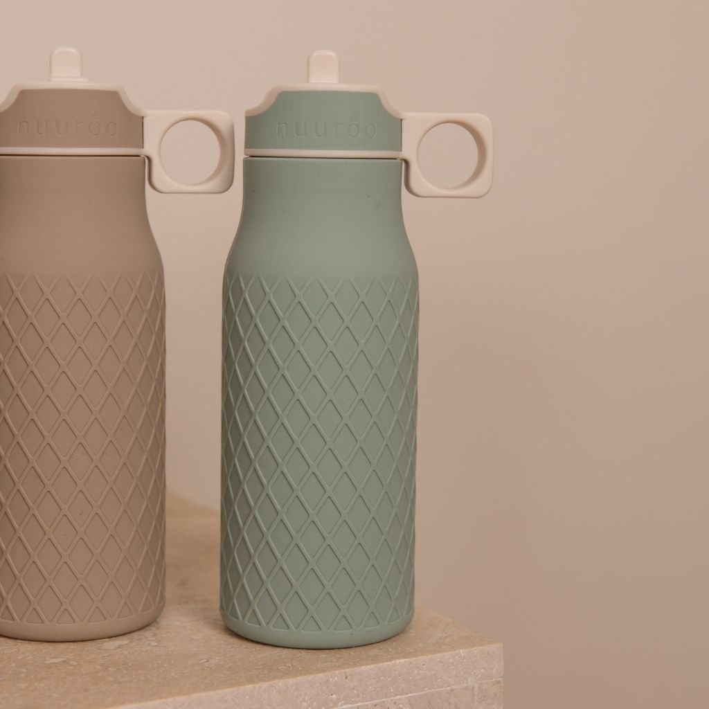nuuroo Isa silikone drikkedunk - 400 ml Drinking bottle Desert sage