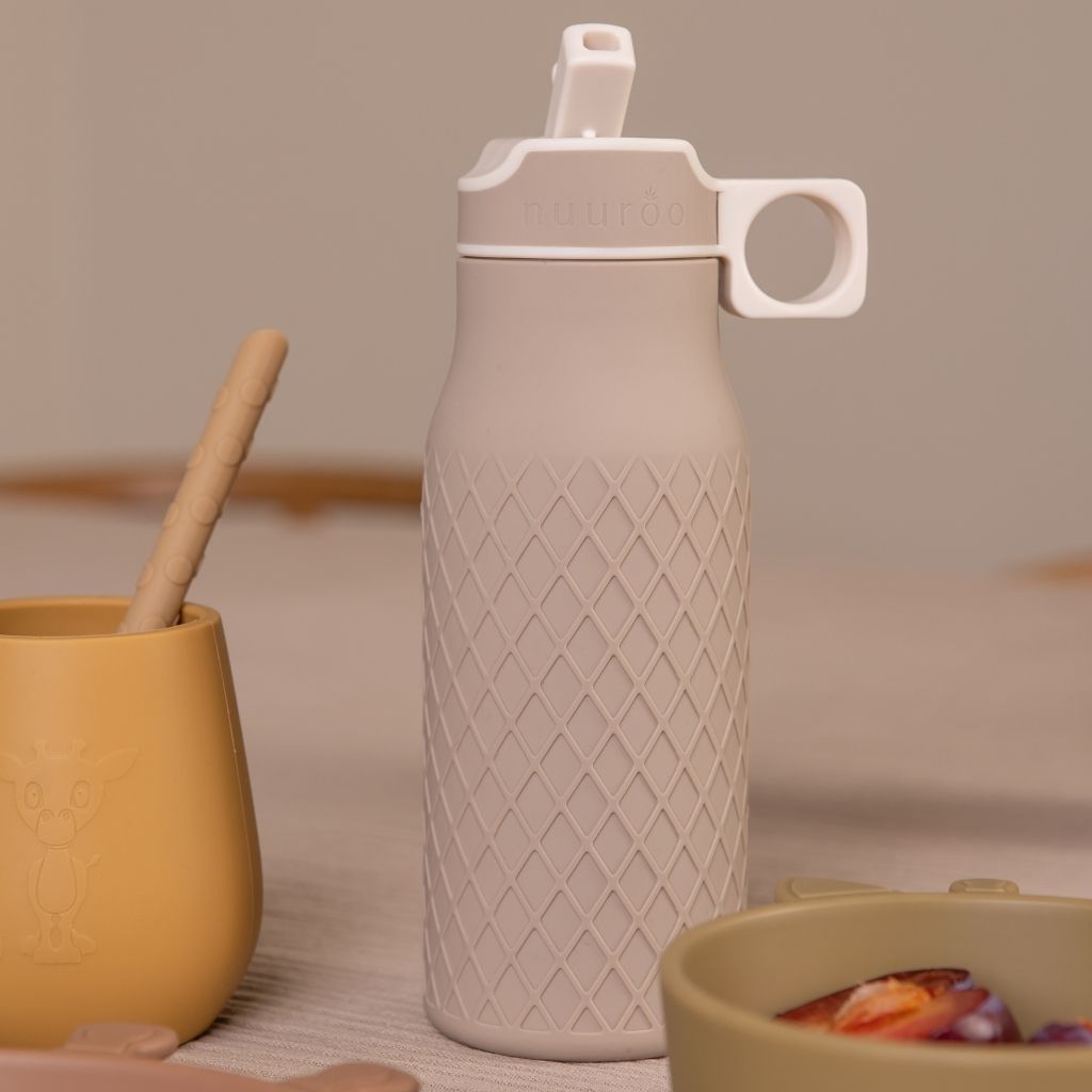 nuuroo Isa silikone drikkedunk - 400 ml Drinking bottle Cobblestone
