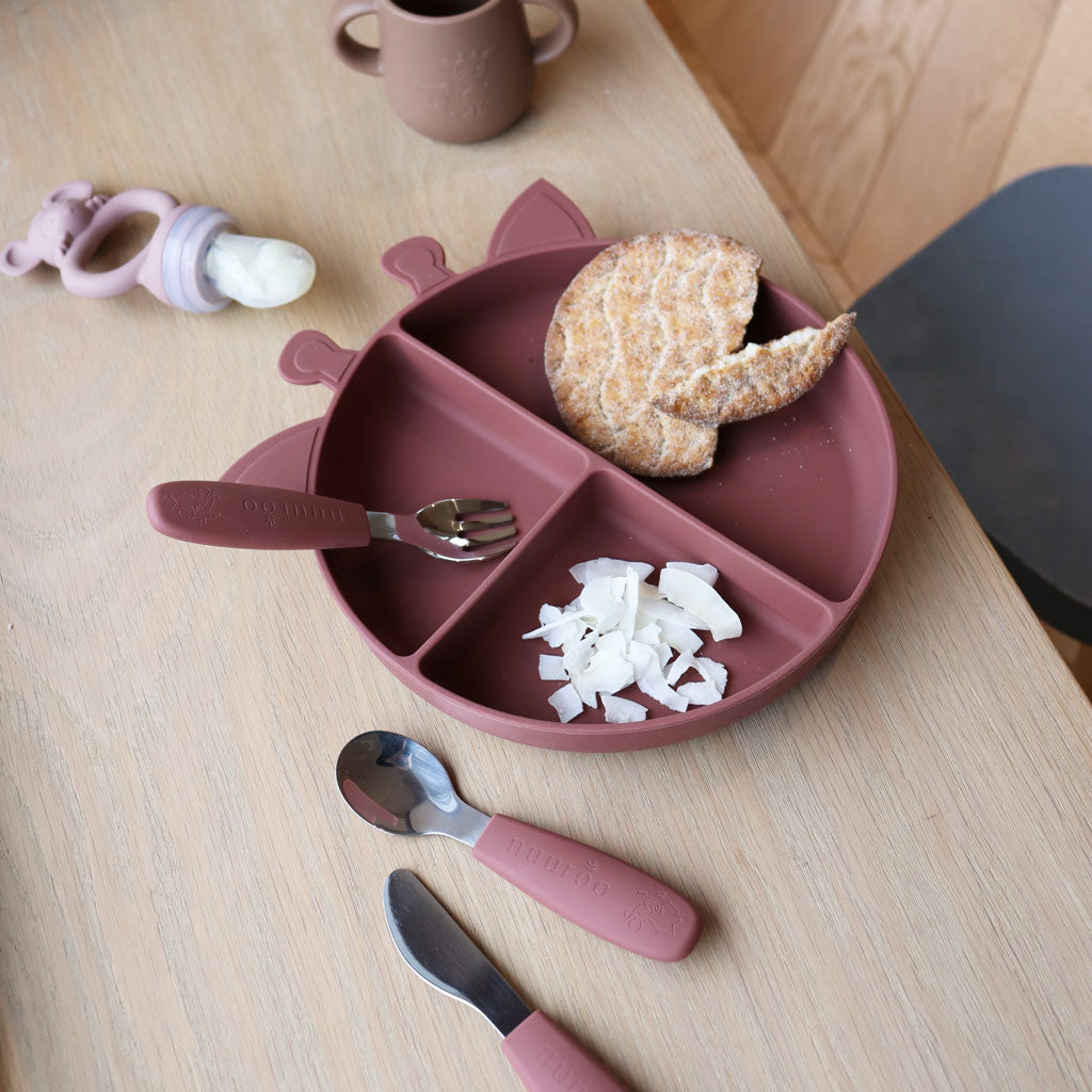 nuuroo Orla ruminddelt tallerken - giraf Tallerken Mahogany